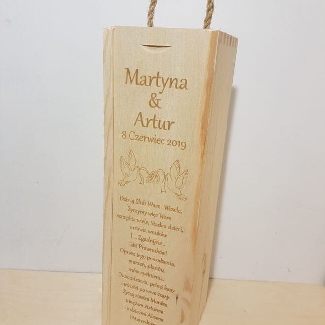Personalizowana skrzynka na alkohol, na wino prezent na ślub - DWA GOŁĘBIE