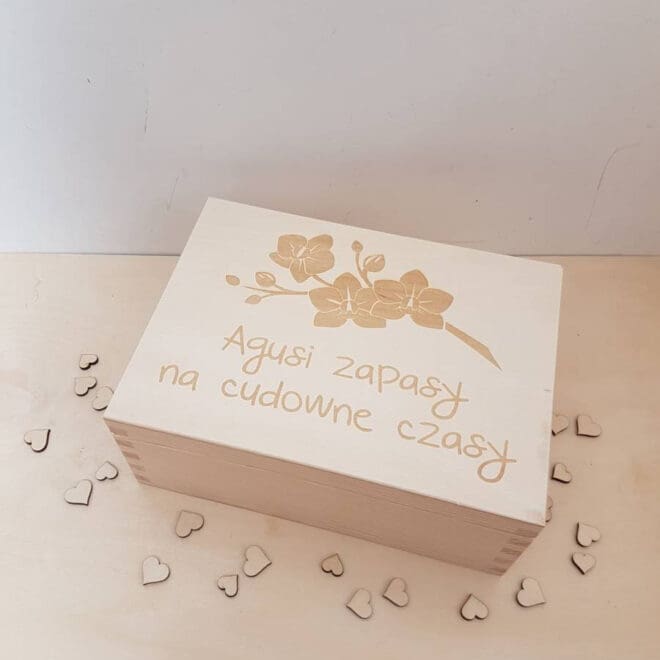 SZKATUŁKA DREWNIANA Z GRAWEREM PREZENT Z OKAZJI URODZIN