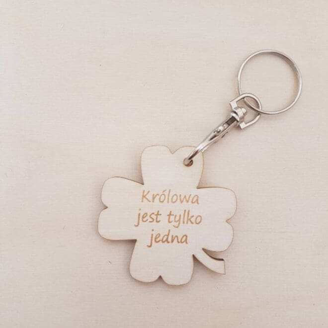 Personalizowany brelok koniczynka "Królowa jest tylko jedna"