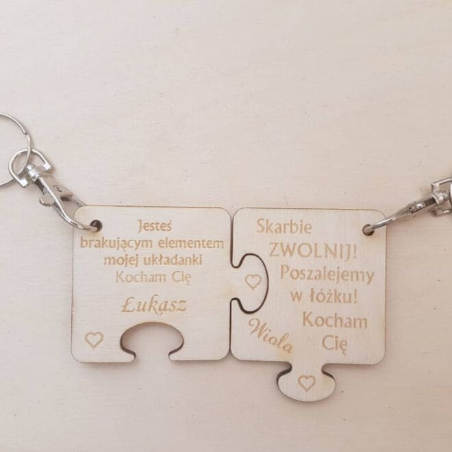 Personalizowane breloczki w kształcie puzzli dla zakochanych zestaw 2 sztuk