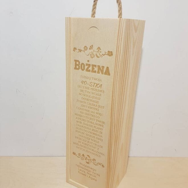 Grawerowana personalizowana skrzynka na alkohol od OliArt:idealna na prezent na urodziny. Drewniana, ręcznie robiona,z grawerem. Personalizowana skrzynka UK