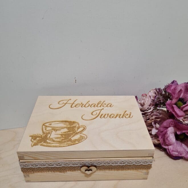 Herbaciarka z grawerem, Drewniana personalizowana skrzynka na herbatę