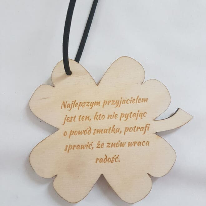 Personalizowana zawieszka do auta w kształcie koniczynki dla przyjaciela