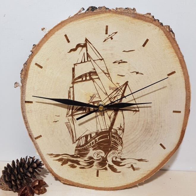 DREWNIANY ZEGAR ŚCIENNY NA PLASTRZE BRZOZY STATEK