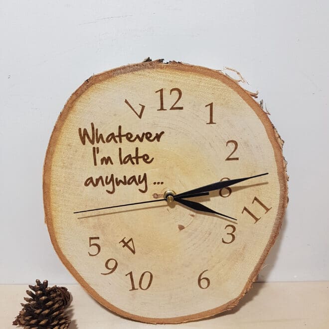 DREWNIANY ZEGAR ŚCIENNY NA PLASTRZE BRZOZY DLA SPÓŹNIALSKICH