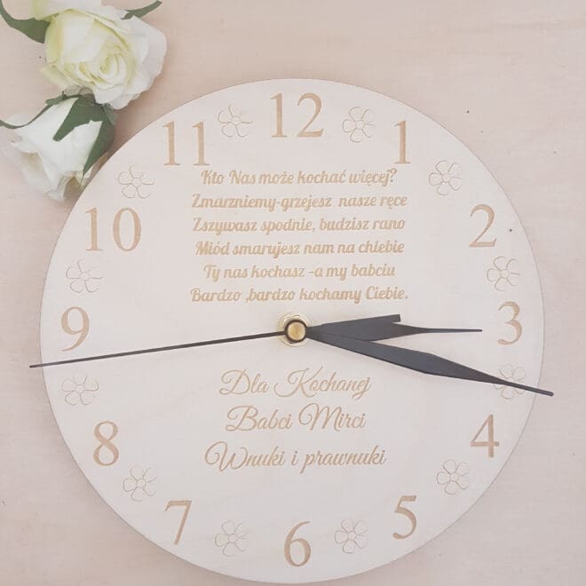 DREWNIANY ZEGAR ŚCIENNY Z GRAWEREM DLA BABCI wzór 2