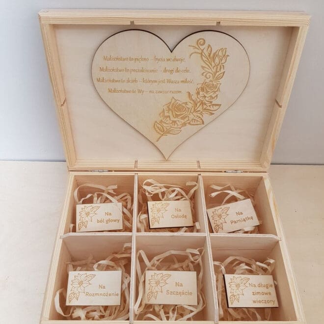 DREWNIANA SKRZYNKA NA ŚLUB Z PRZEGRÓDKAMI - DWA GOŁĘBIE