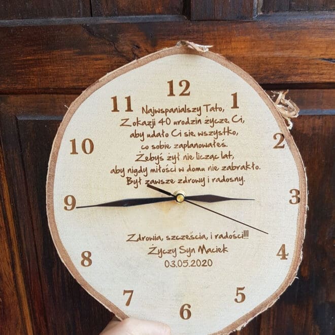 ZEGAR ŚCIENNY NA PLASTRZE BRZOZY Z GRAWEREM