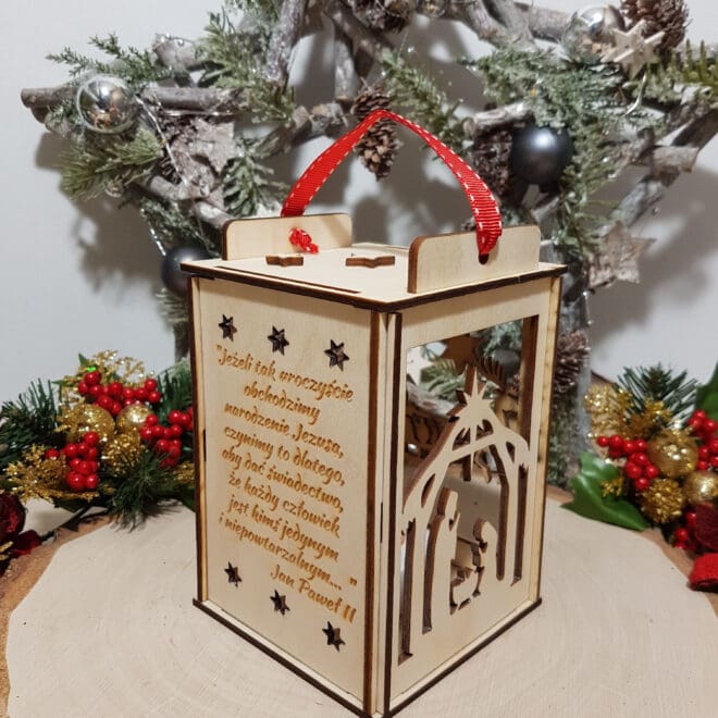 Drewniany lampion Bożonarodzeniowy ze świeczką LED Szopka, Sanie mikołaja i życzenia