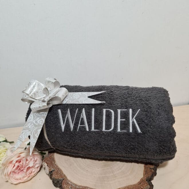 RĘCZNIK KĄPIELOWY Z HAFTEM IMIĘ