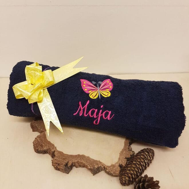 RĘCZNIK KĄPIELOWY Z HAFTEM DLA DZIECKA MOTYL