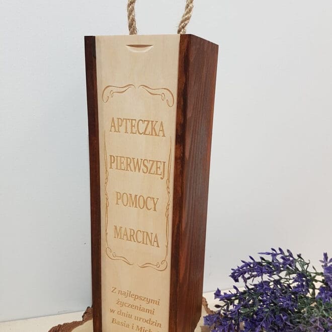 PERSONALIZOWANA SKRZYNKA NA ALKOHOL "APTECZKA PIERWSZEJ POMOCY"