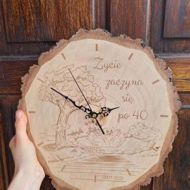 DREWNIANY ZEGAR ŚCIENNY NA PLASTRZE BRZOZY PREZENT NA URODZINY