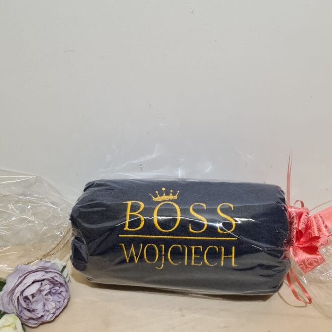 RĘCZNIK KĄPIELOWY Z HAFTEM "BOSS"