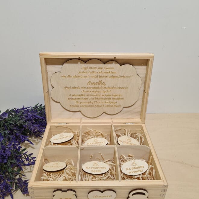 KUFEREK DLA DZIECKA DREWNIANA SKRZYNKA PAMIĄTKA CHRZTU ŚWIĘTEGO