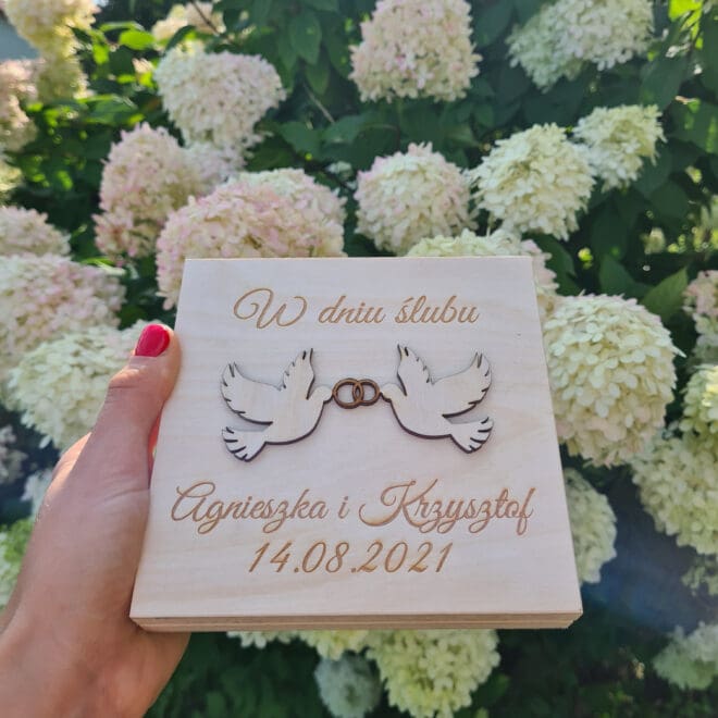 Drewniane pudełko na pieniądze, drewniana koperta na ślub "Gołębie"