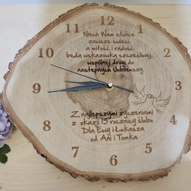 DREWNIANY ZEGAR ŚCIENNY NA PLASTRZE BRZOZY PREZENT Z OKAZJI ROCZNICY ŚLUBU