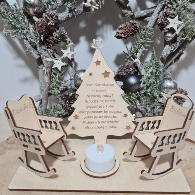 Zestaw choinka z krzesłem upamiętniająca zmarłą osobę, Boże Narodzenie w niebie
