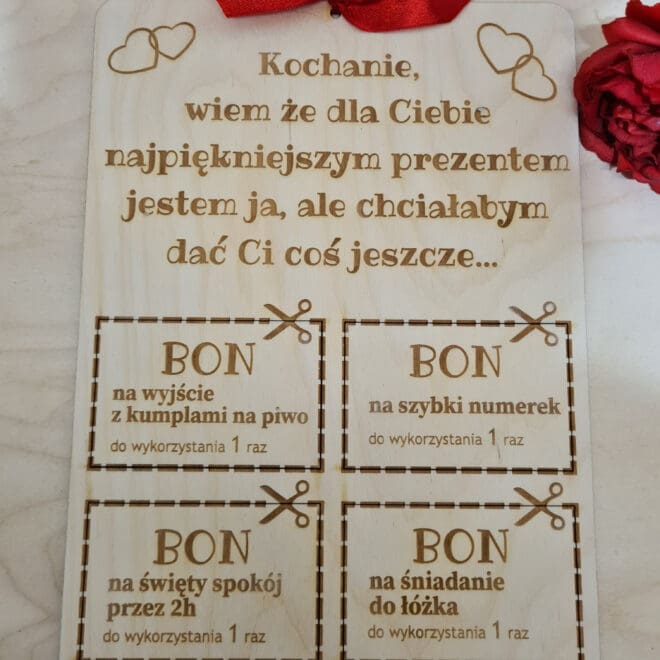 BONY DLA UKOCHANEGO DREWNIANA TABLICZKA "Kochanie wiem że najpiękniejszym prezentem dla Ciebie jestem ja, ale..."