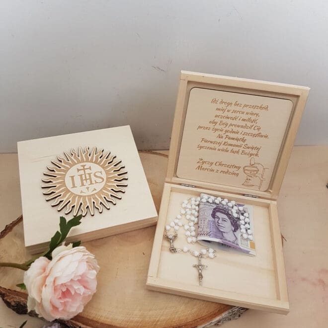 DREWNIANE PUDEŁKO NA PIENIĄDZE, DREWNIANA KOPERTA PAMIĄTKA PIERWSZEJ KOMUNII ŚWIĘTEJ