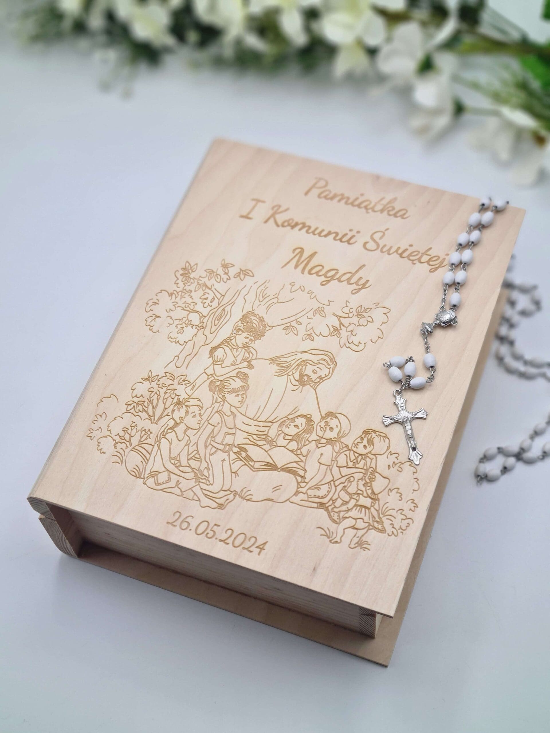 Pamiątka Pierwszej Komunii z Biblią i różańcem