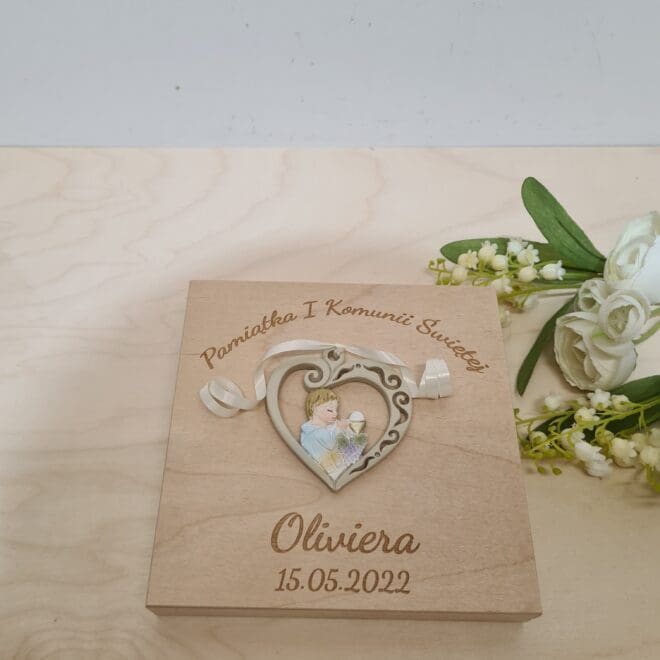DREWNIANE PUDEŁKO NA PIENIĄDZE, DREWNIANA KOPERTA PAMIĄTKA PIERWSZEJ KOMUNII ŚWIĘTEJ "CHŁOPIEC"