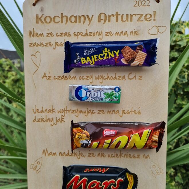 GRAWEROWANA TABLICZKA Z BATONAM