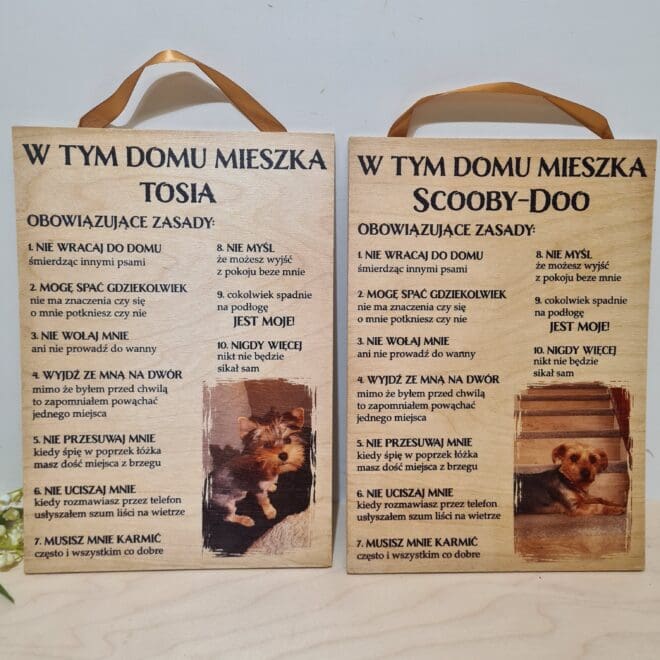 DREWNIANA TABLICZKA "W TYM DOMU MIESZKA" PIES