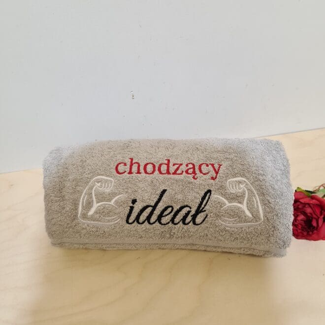Ręcznik z haftem "CHODZĄCY IDEAŁ"