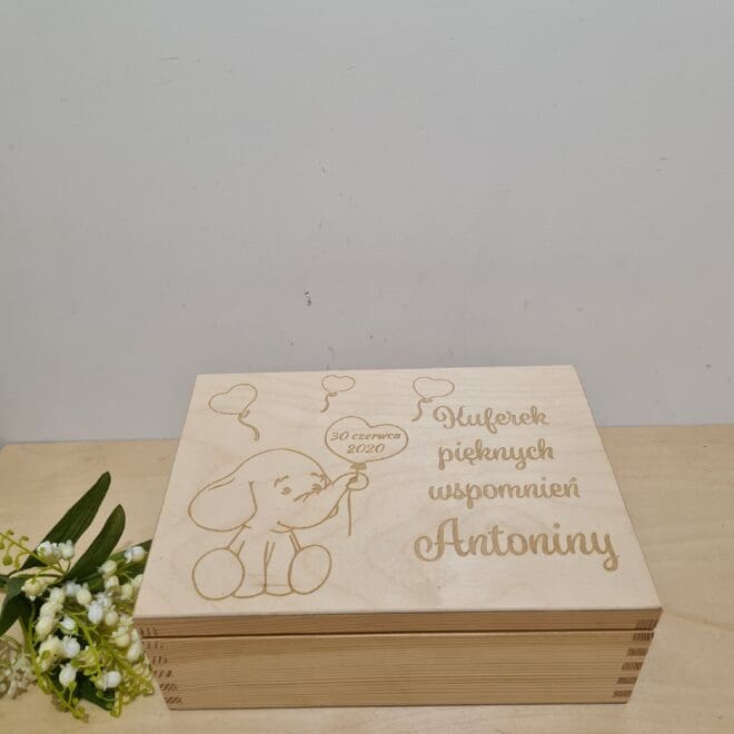 Kuferek wspomnień dla dziecka Drewniana skrzynka "Słonik"