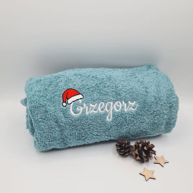 RĘCZNIK Z HAFTEM ŚWIĄTECZNY "Czapka Mikołaja" Prezent na Święta