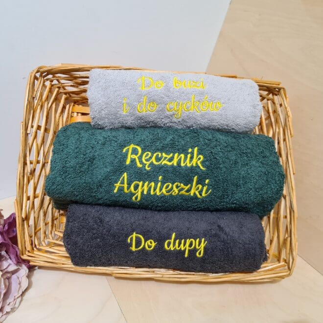 Zestaw trzech ręczników Zestaw mieszanych rozmiarów"Do buzi, Do dupy, Ręcznik..."