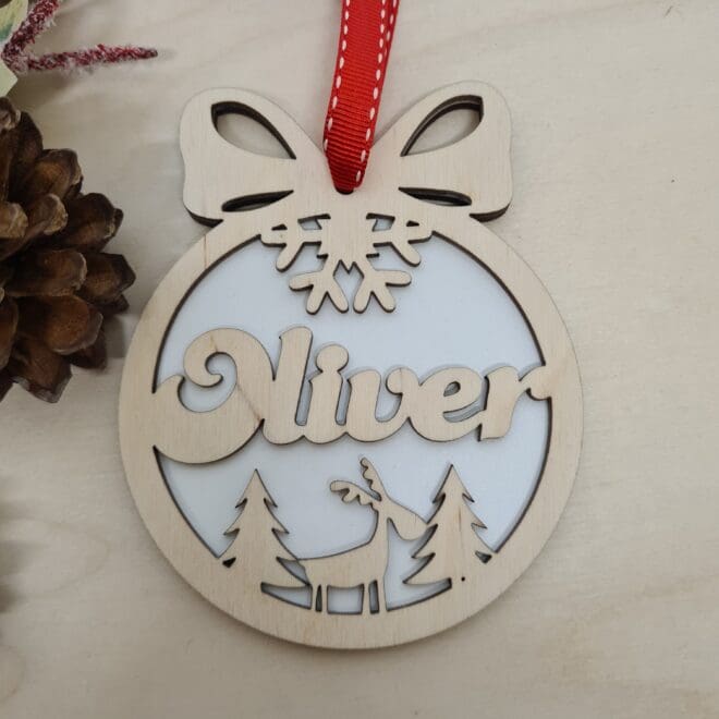 Drewniana Bombka 2D – Zawieszka Choinkowa z Imieniem "Choinki z reniferem"