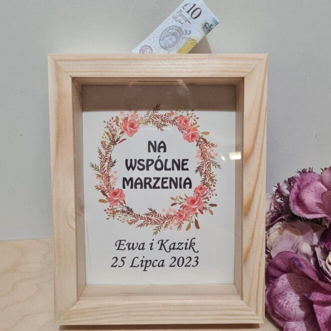 Skarbonka 3D drewniana z szybką Pamiątka Ślubna "NA WSPÓLNE MARZENIA"