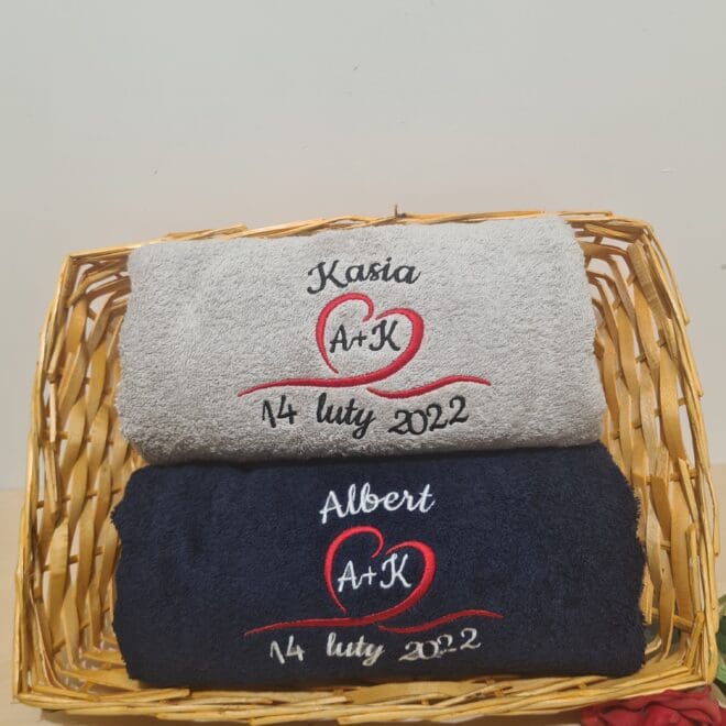 Zestaw dwóch ręczników kąpielowych z haftem Dla zakochanych