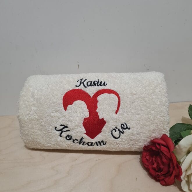 Ręcznik z haftem "Kocham Cię"