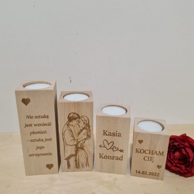 CZTERY GRAWEROWANE ŚWIECZNIKI DLA ZAKOCHANYCH