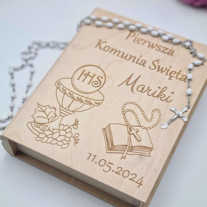 Drewniane grawerowane personalizowane pudełko w kształcie książki