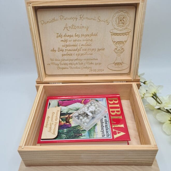 Prewniane pudełko pamiątka Pierwszej Komunii