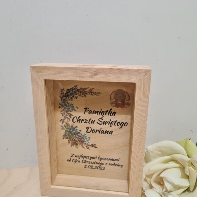 Skarbonka 3D drewniana z szybką z imieniem dziecka - Pamiątka Chrztu Świętego "SŁONIK"