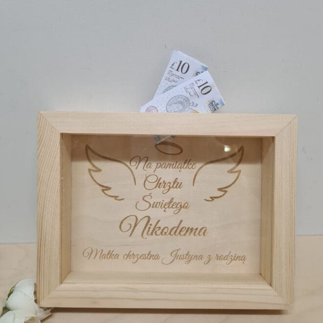 Skarbonka 3D drewniana z szybką Pamiątka Chrztu Świętego "SKRZYDŁA"