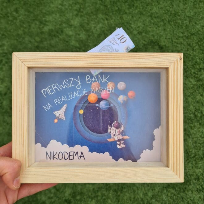 SKARBONKA 3D DREWNIANA Z SZYBKĄ Z IMIENIEM DZIECKA - KOSMOS