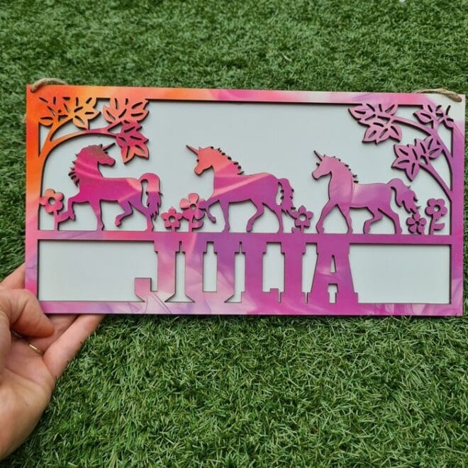Drewniana tabliczka z imieniem dla dziecka "Jednorożec"