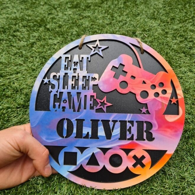 Drewniana tabliczka z imieniem dla dziecka "Eat Sleep Game"