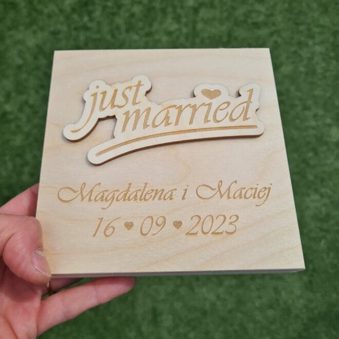 DREWNIANE PUDEŁKO NA PIENIĄDZE, DREWNIANA KOPERTA NA ŚLUB "Just married"