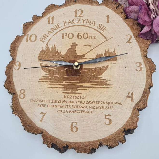 DREWNIANY ZEGAR ŚCIENNY NA PLASTRZE BRZOZY PREZENT NA URODZINY "BRANIE ZACZYNA SIĘ PO..."