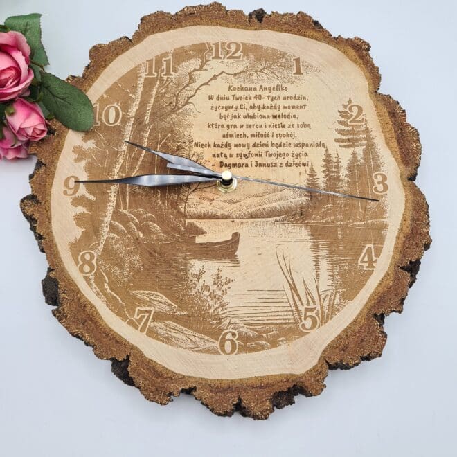 Drewniany zegar ścienny na plastrze brzozy Prezent na urodziny "LAS"
