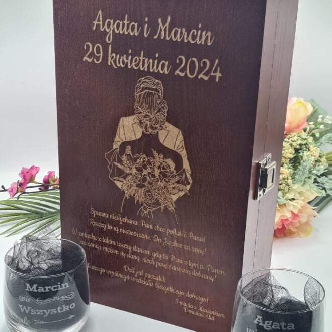 Podwójna skrzynka na alkohol oraz dwie szklanki z grawerem prezent z okazji ślubu "Pani chce poślubić Pana"