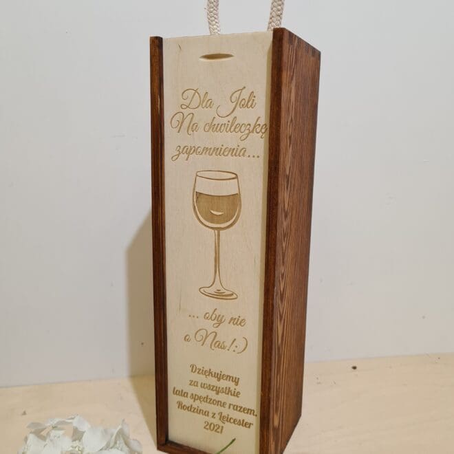 prezent na odejscie z pracy skrzynka na alkohol z grawerem