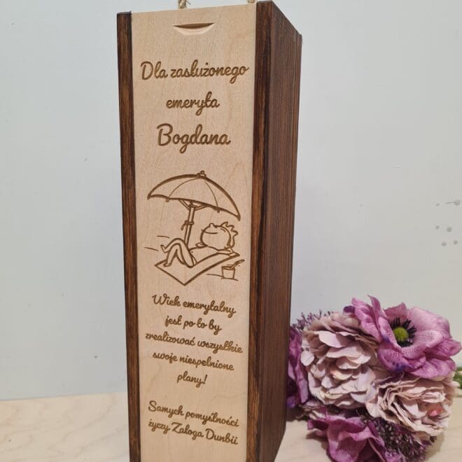prezent z okazji przejscia na emeryture personalizowana skrzynka z grawerem